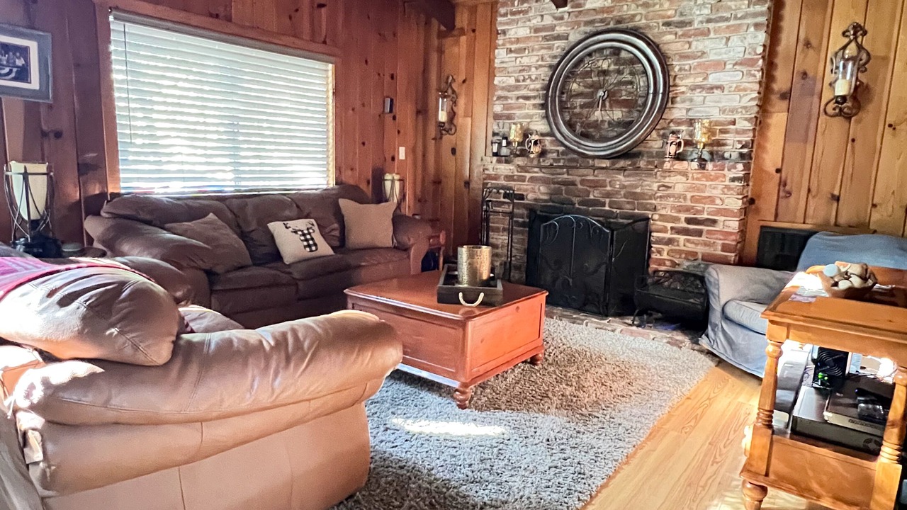 Photo of Livingroom in Bass Lake
