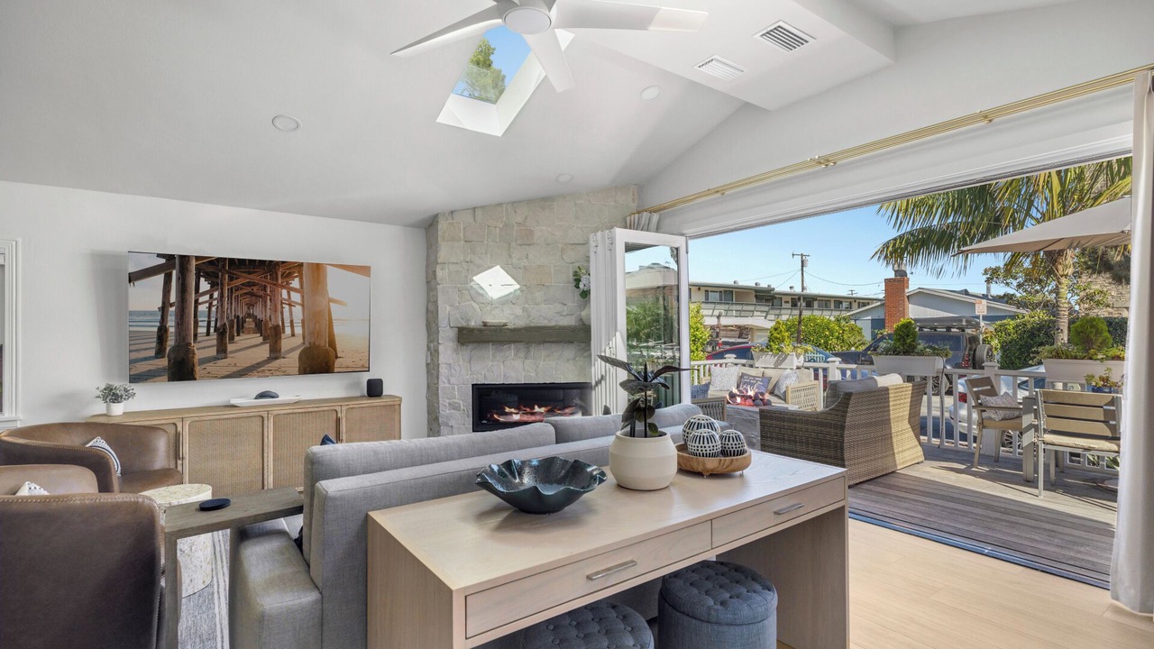 Photo of Livingroom in Corona del Mar