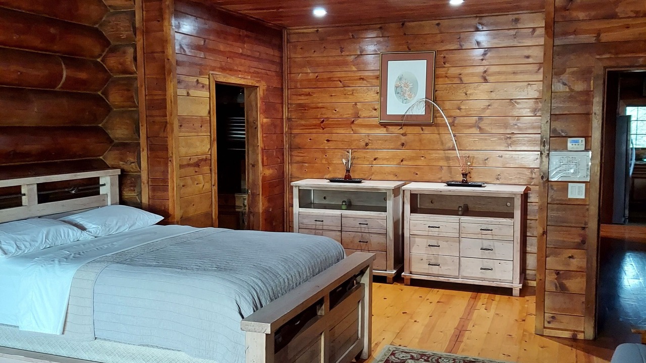 Photo of Bedroom in Catheys Valley