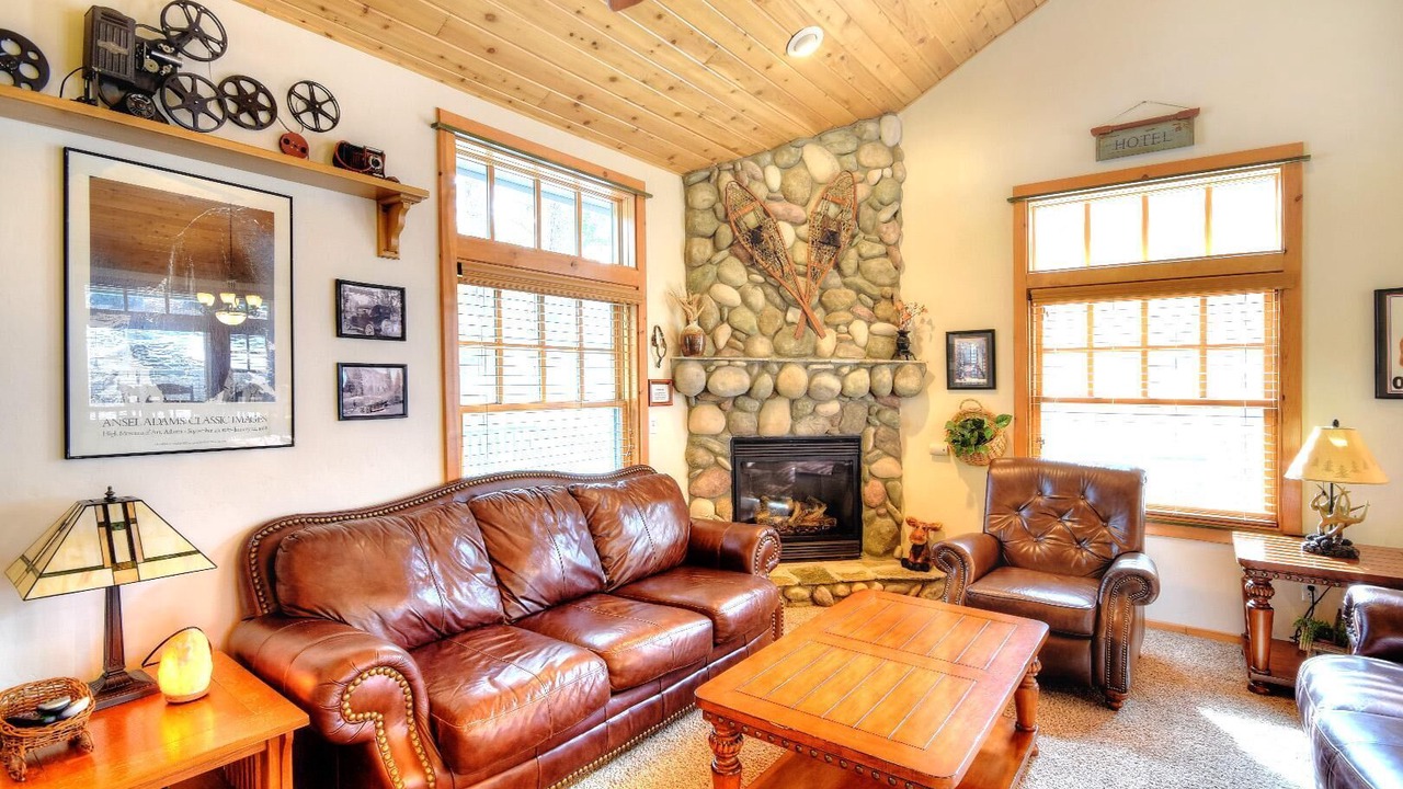 Photo of Livingroom in Yosemite West