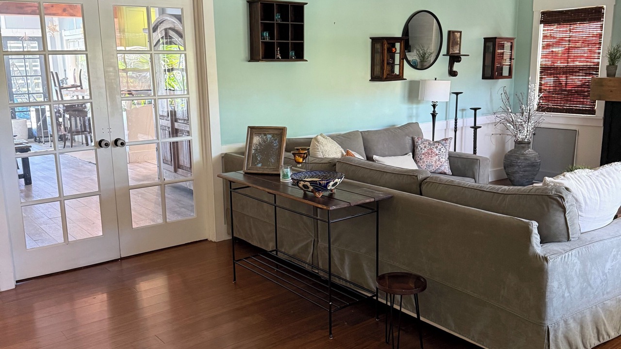 Photo of Livingroom in North Hollywood