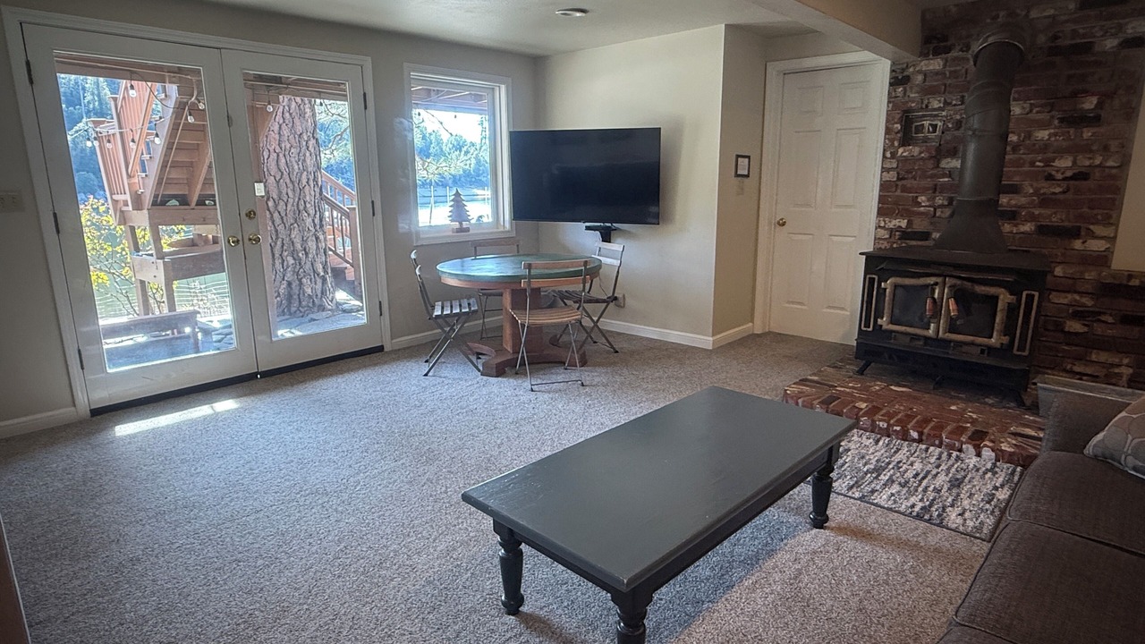 Photo of Livingroom in Bass Lake