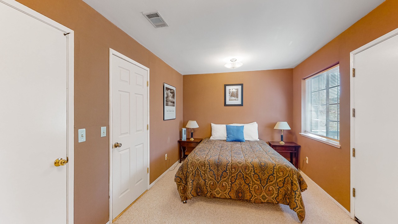 Photo of Bedroom in Groveland