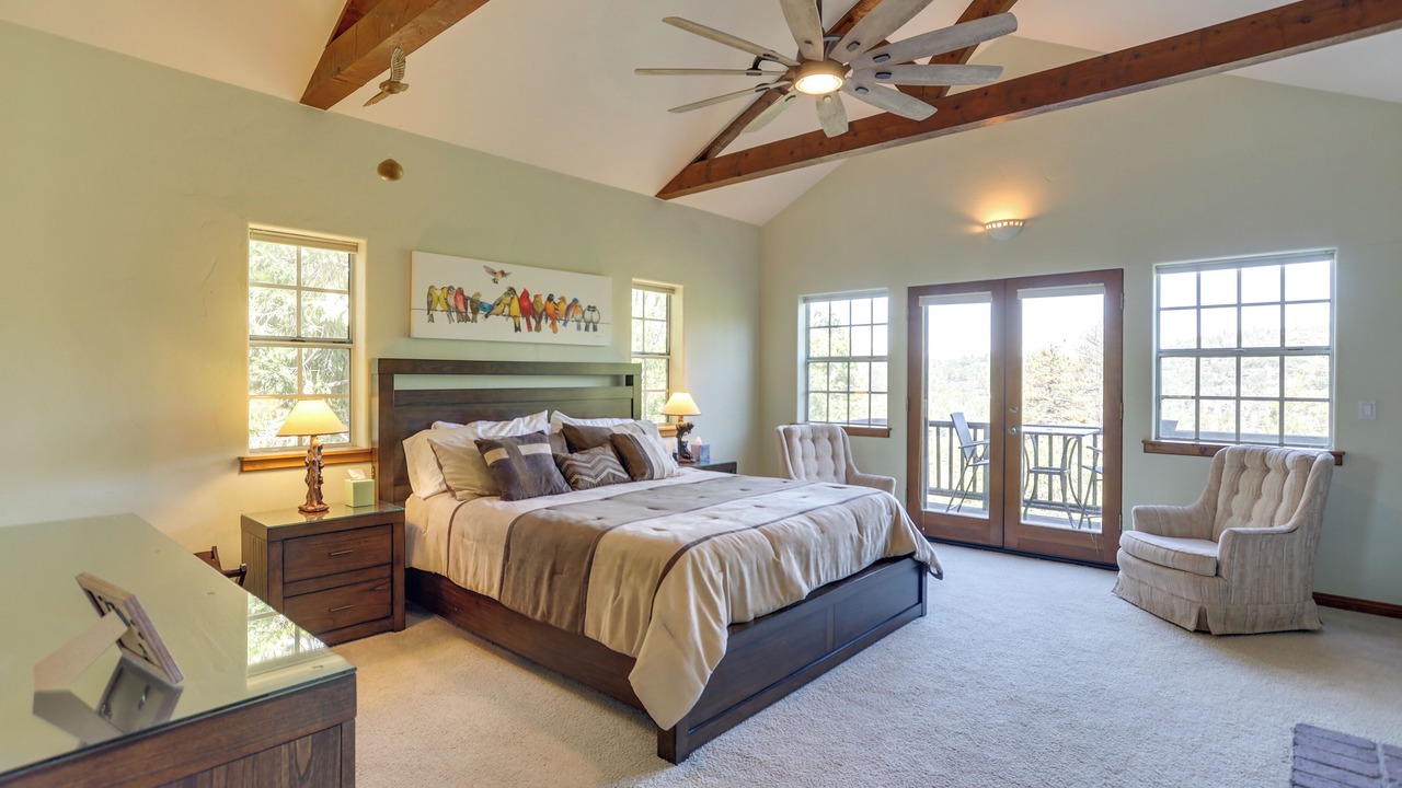 Photo of Livingroom in Lake Arrowhead