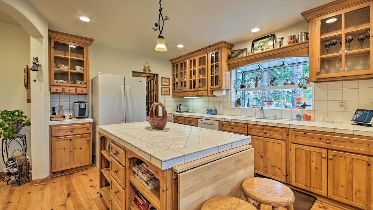 Photo of Kitchen in Lake Arrowhead