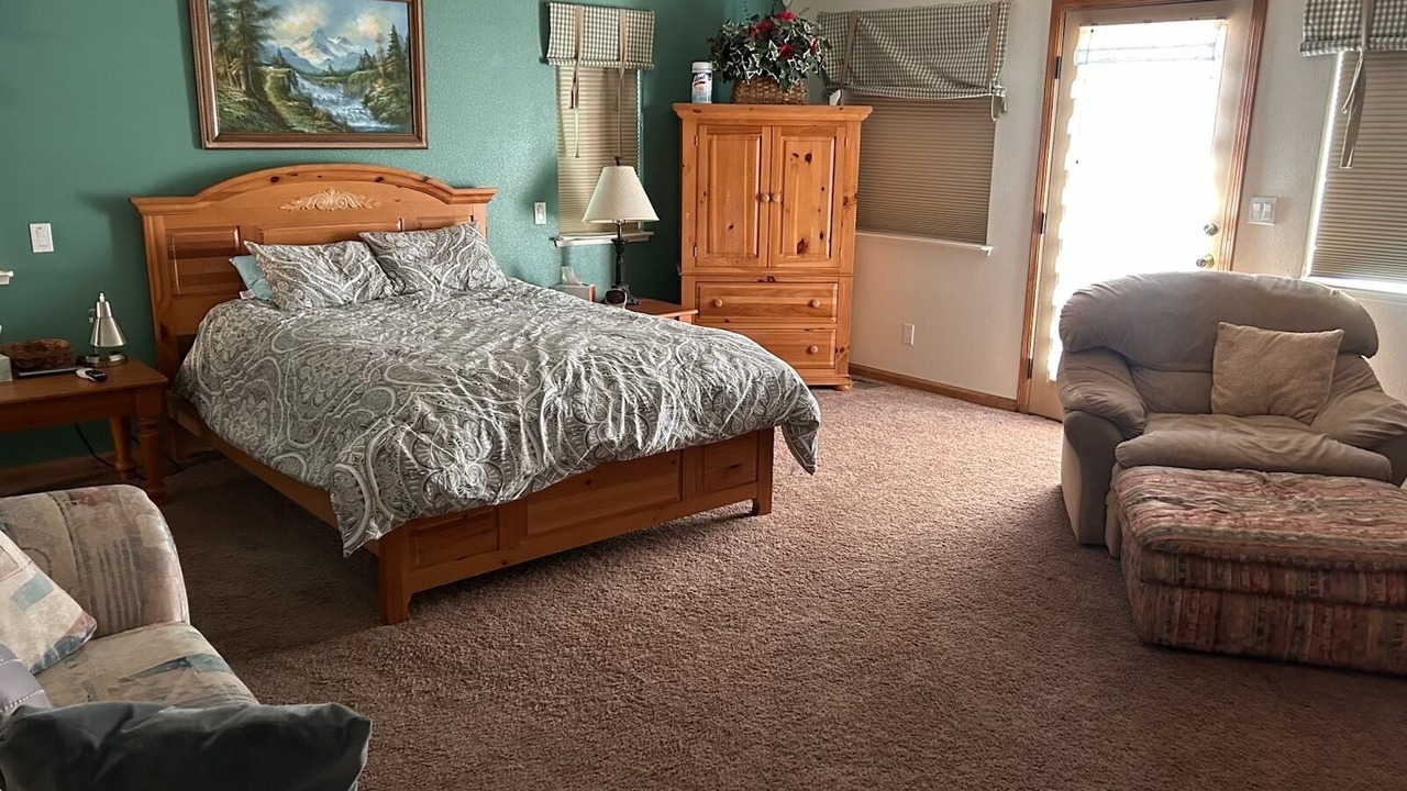 Photo of Bedroom in Groveland