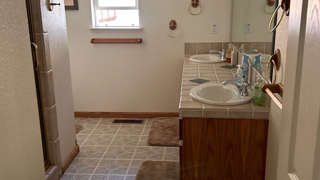 Photo of Bathroom in Groveland
