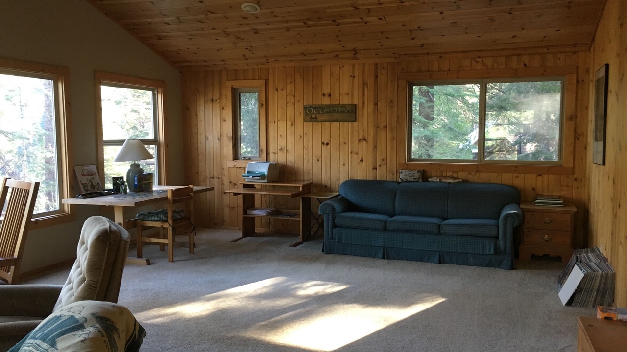 Photo of Livingroom in Strawberry
