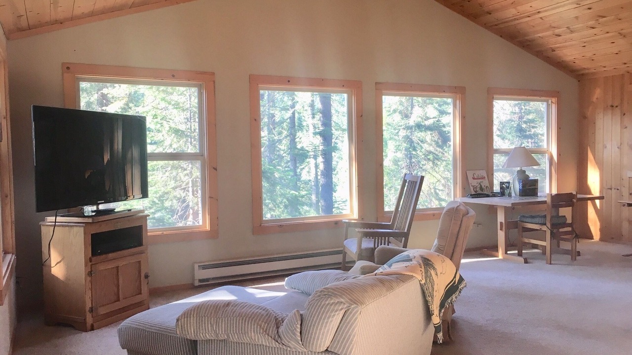 Photo of Livingroom in Strawberry