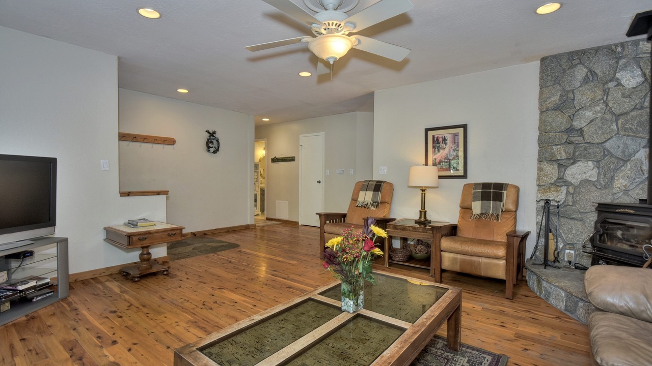 Photo of Livingroom in Truckee