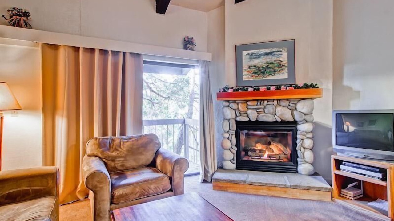 Photo of Livingroom in Yosemite West