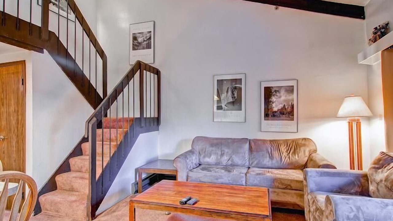 Photo of Livingroom in Yosemite West