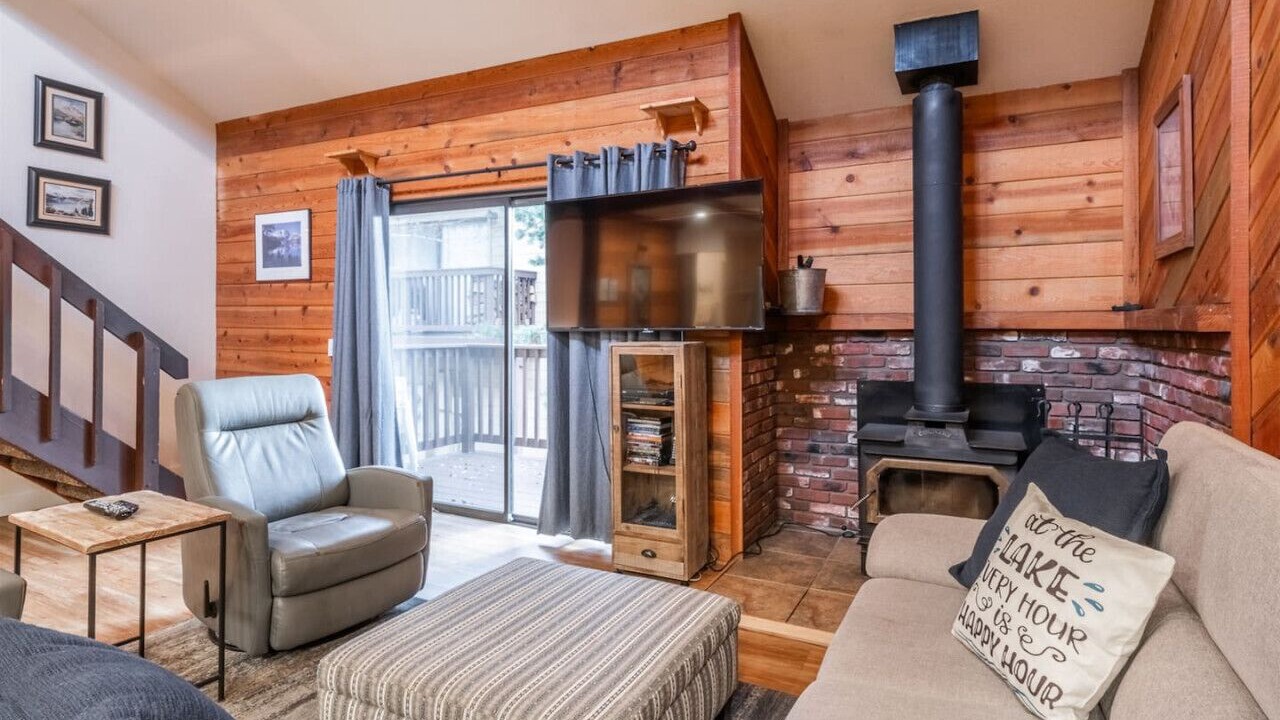 Photo of Livingroom in June Lake