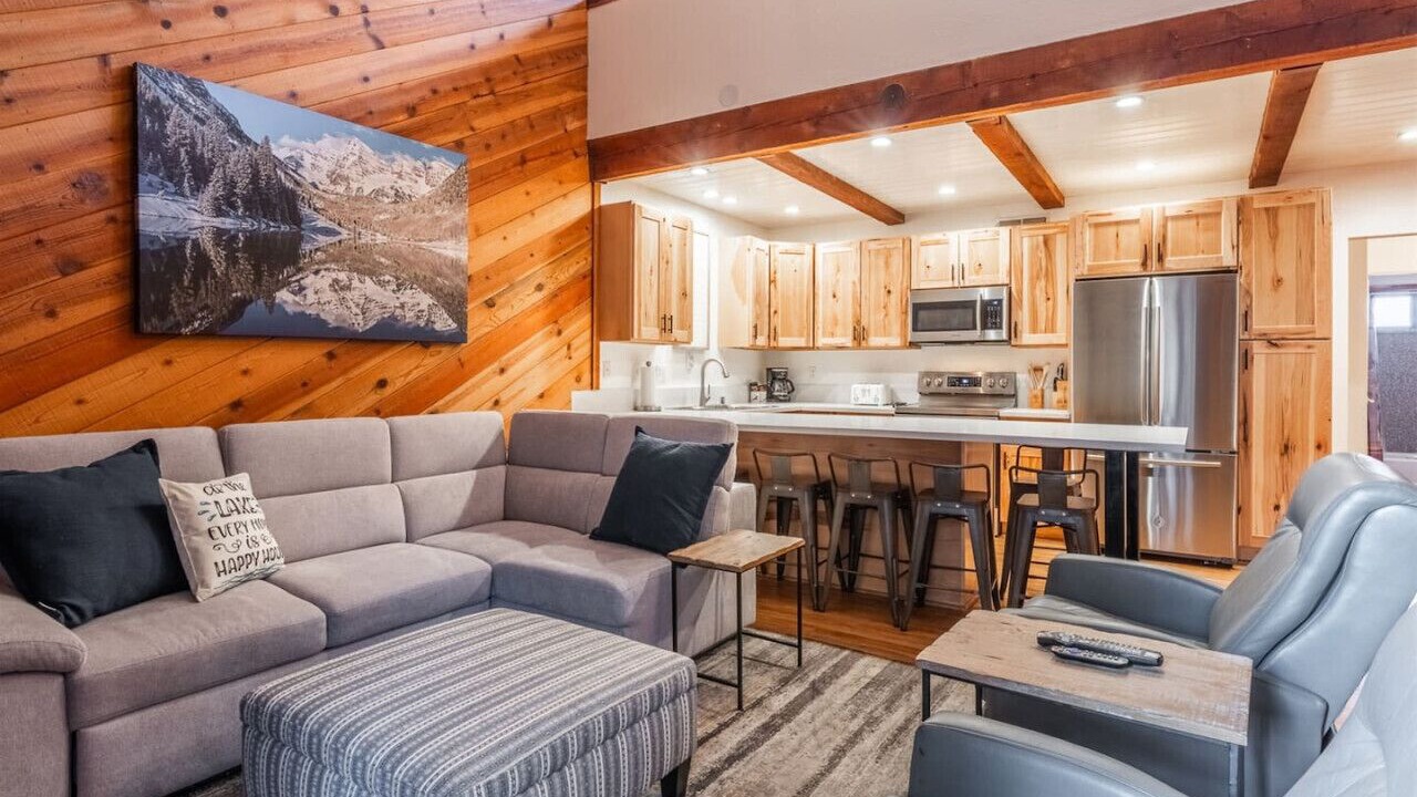Photo of Livingroom in June Lake