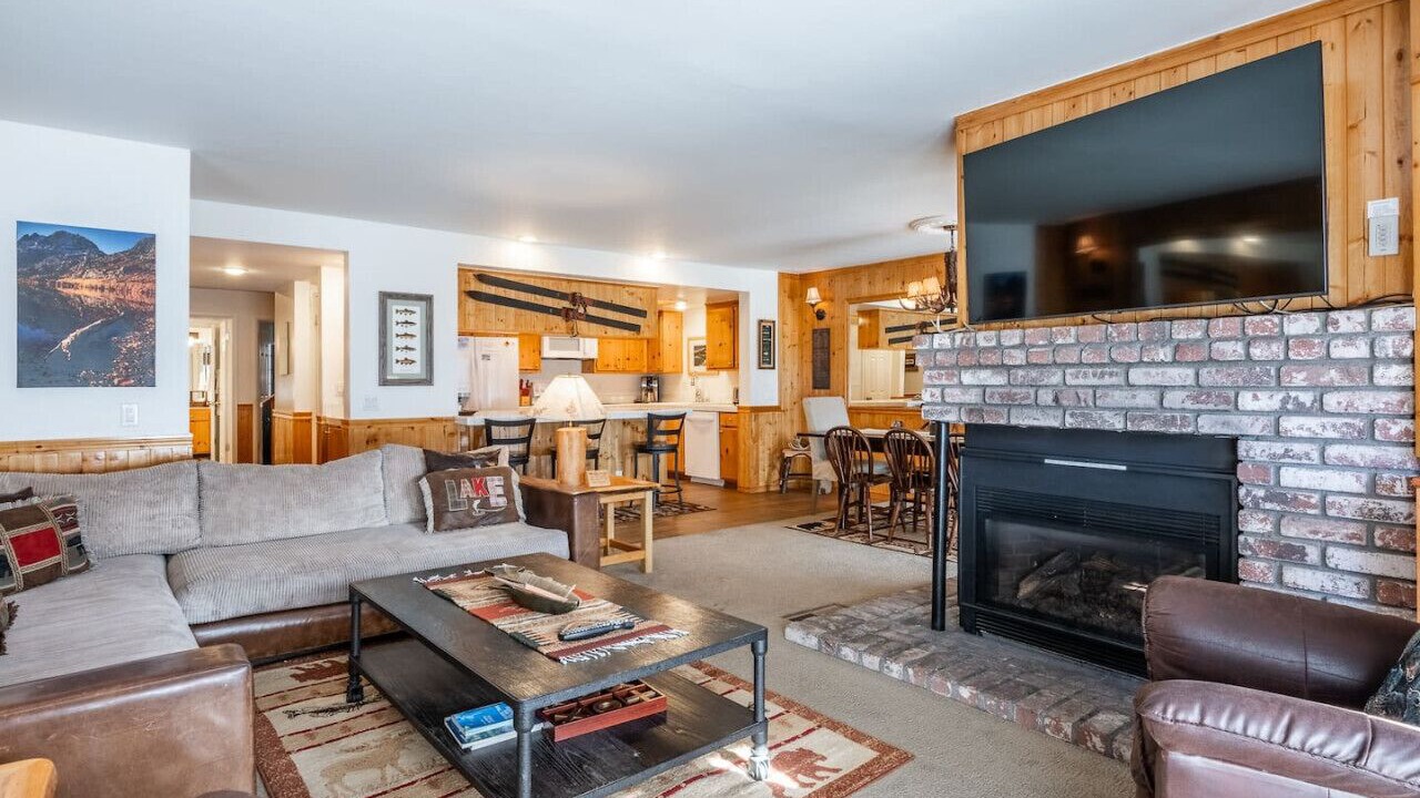 Photo of Livingroom in June Lake