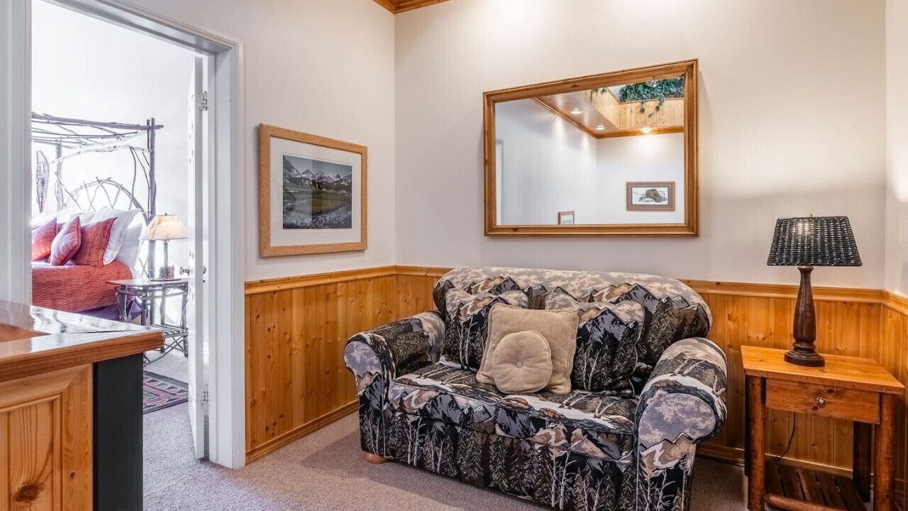 Photo of Livingroom in June Lake
