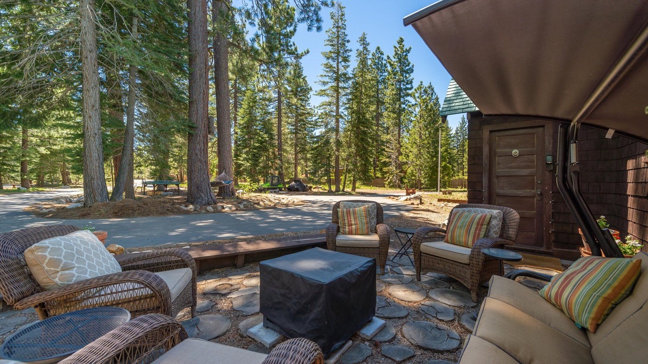 Photo of Patio Balcony in Chambers Lodge
