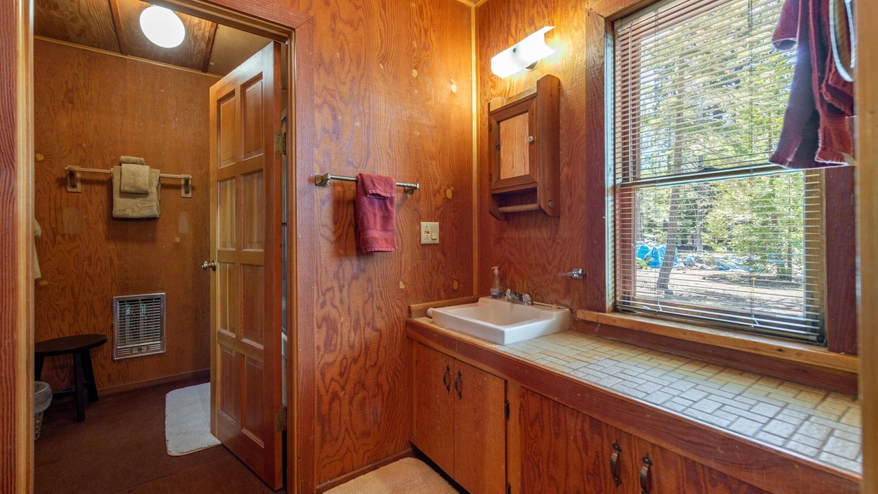 Photo of Bathroom in Chambers Lodge