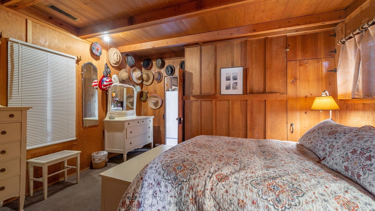 Photo of Bedroom in Chambers Lodge
