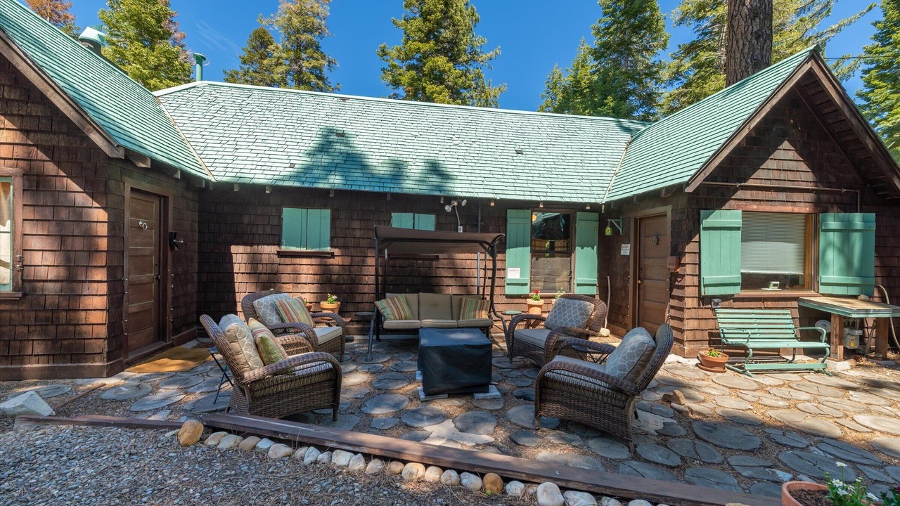 Photo of Patio Balcony in Chambers Lodge