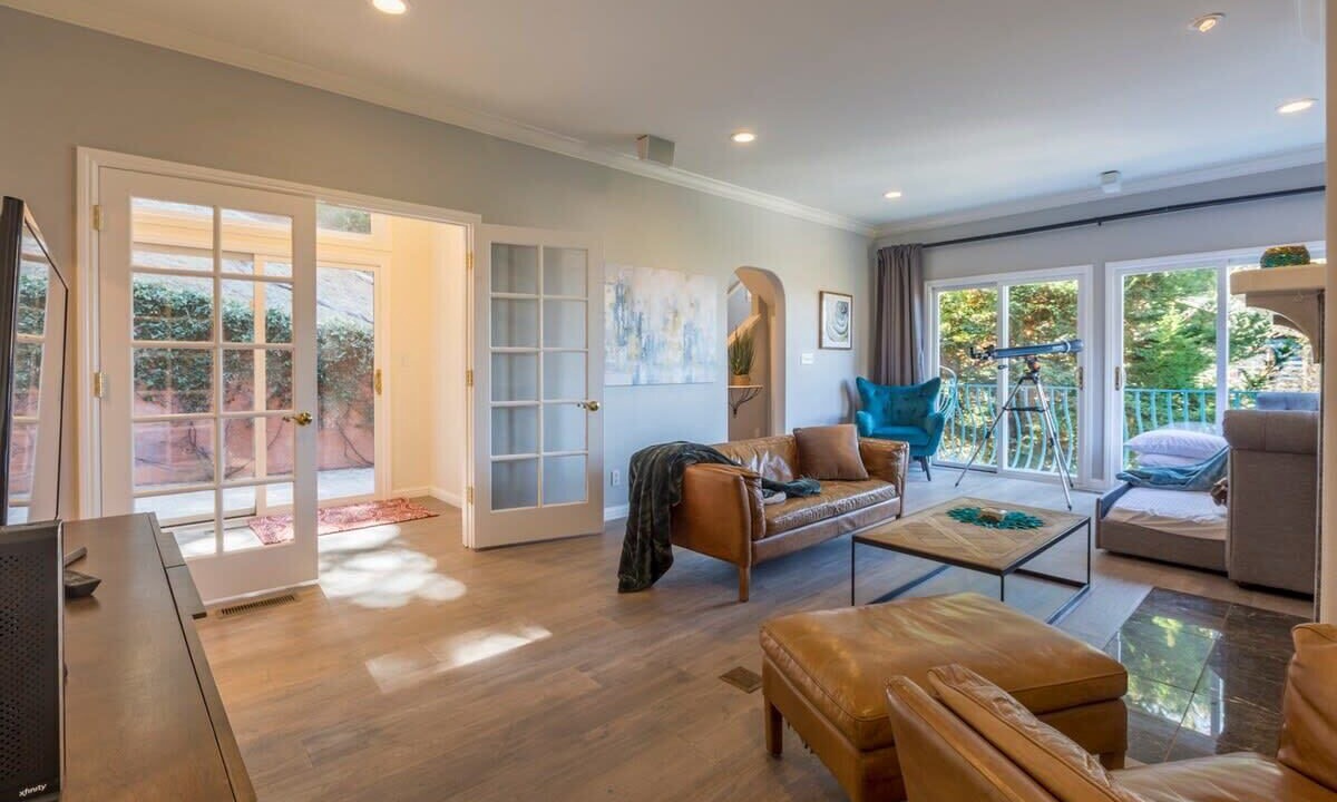 Photo of Livingroom in Rockaway Beach
