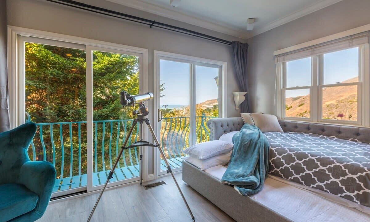 Photo of Bedroom in Rockaway Beach