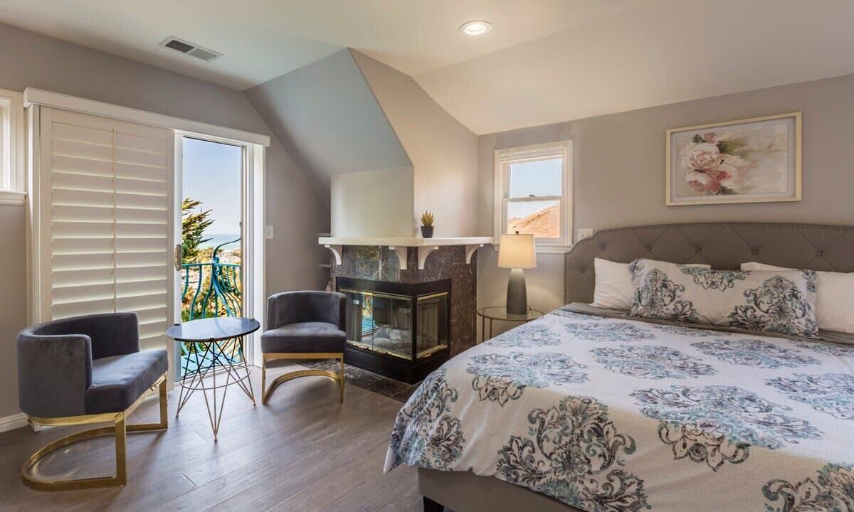 Photo of Bedroom in Rockaway Beach