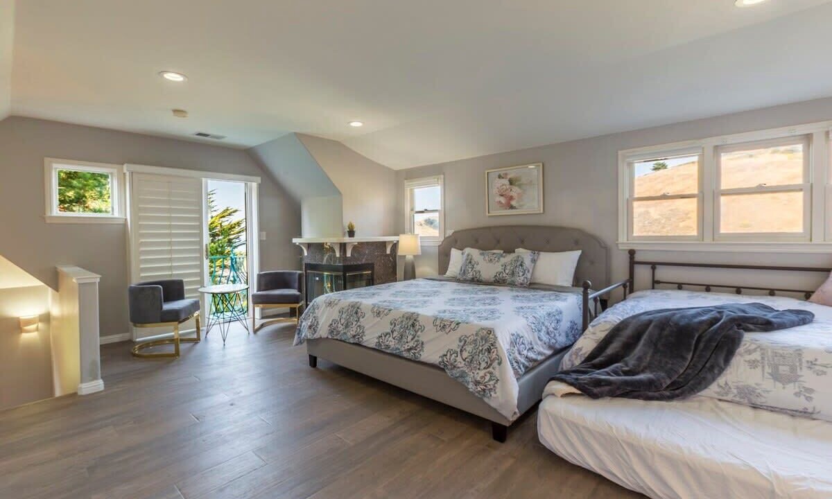 Photo of Bedroom in Rockaway Beach