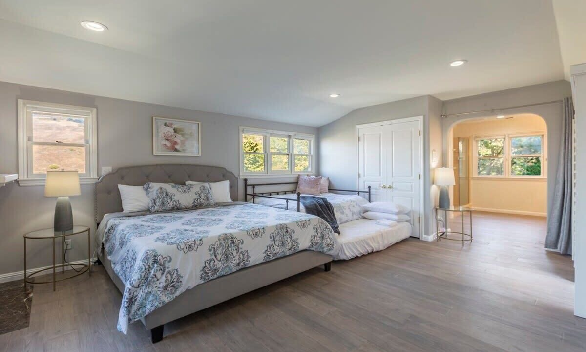 Photo of Bedroom in Rockaway Beach