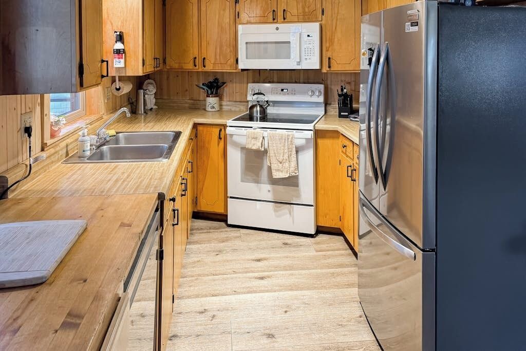Photo of Kitchen in Groveland