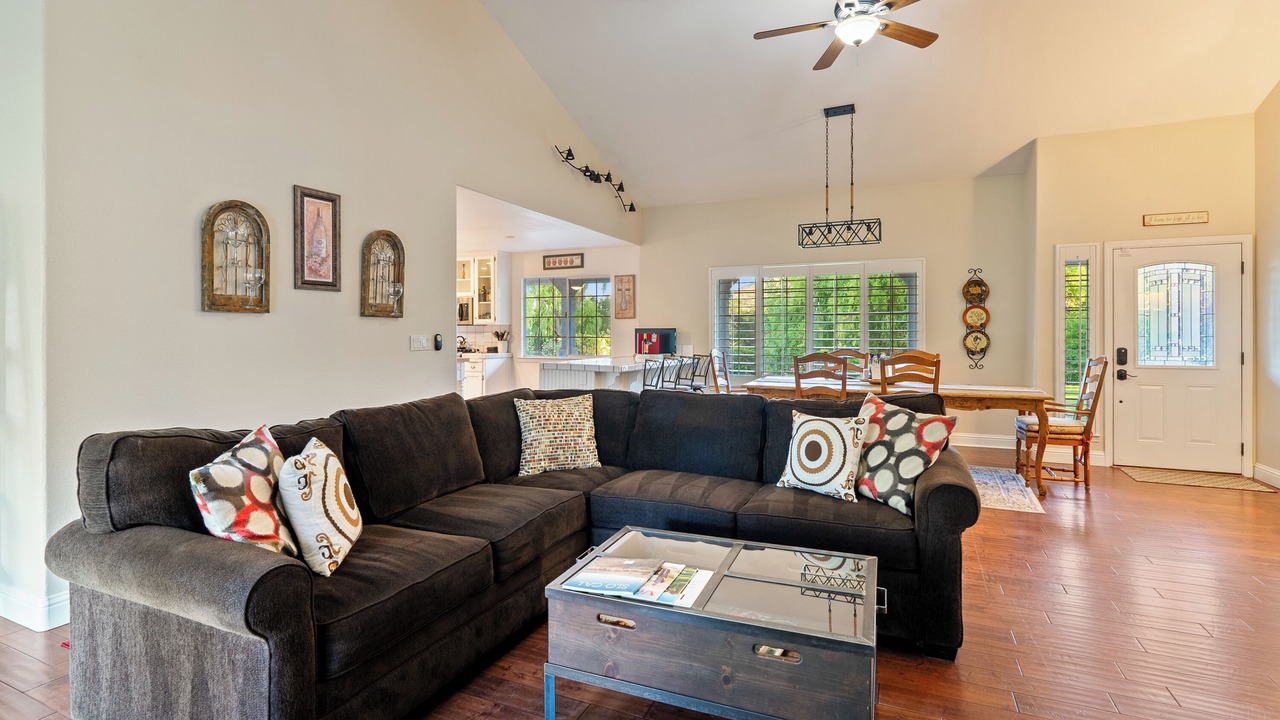 Photo of Livingroom in Templeton