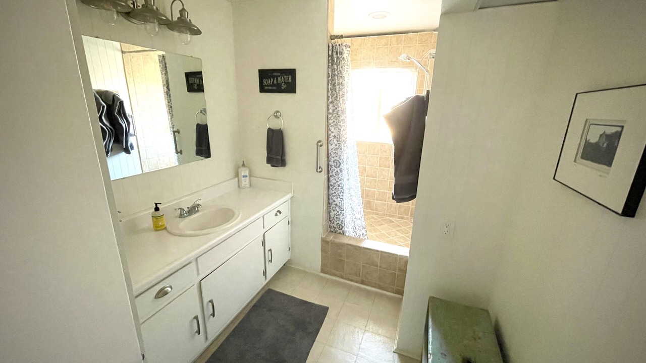 Photo of Bathroom in Lone Pine