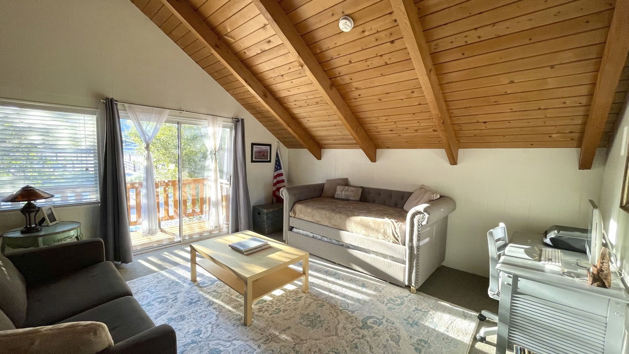 Photo of Patio Balcony in Lone Pine