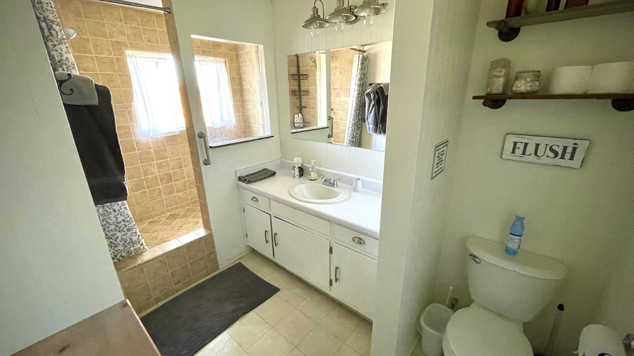 Photo of Bathroom in Lone Pine