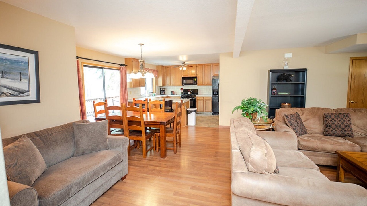 Photo of Livingroom in Pioneer Trail