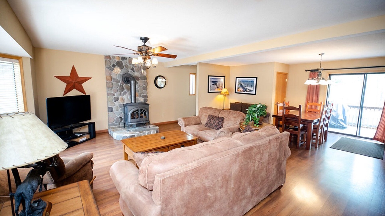 Photo of Livingroom in Pioneer Trail
