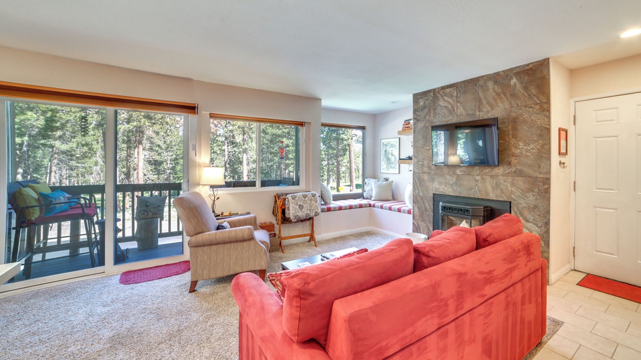 Photo of Livingroom in Majestic Pines