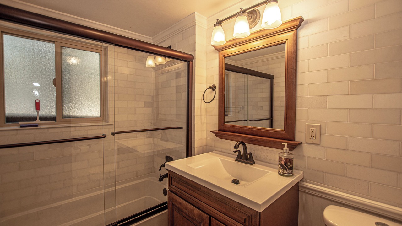 Photo of Bathroom in Tahoma