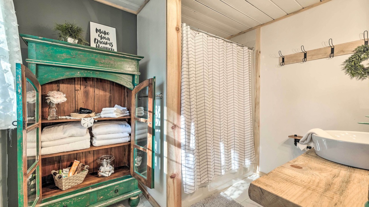 Photo of Bathroom in Strawberry