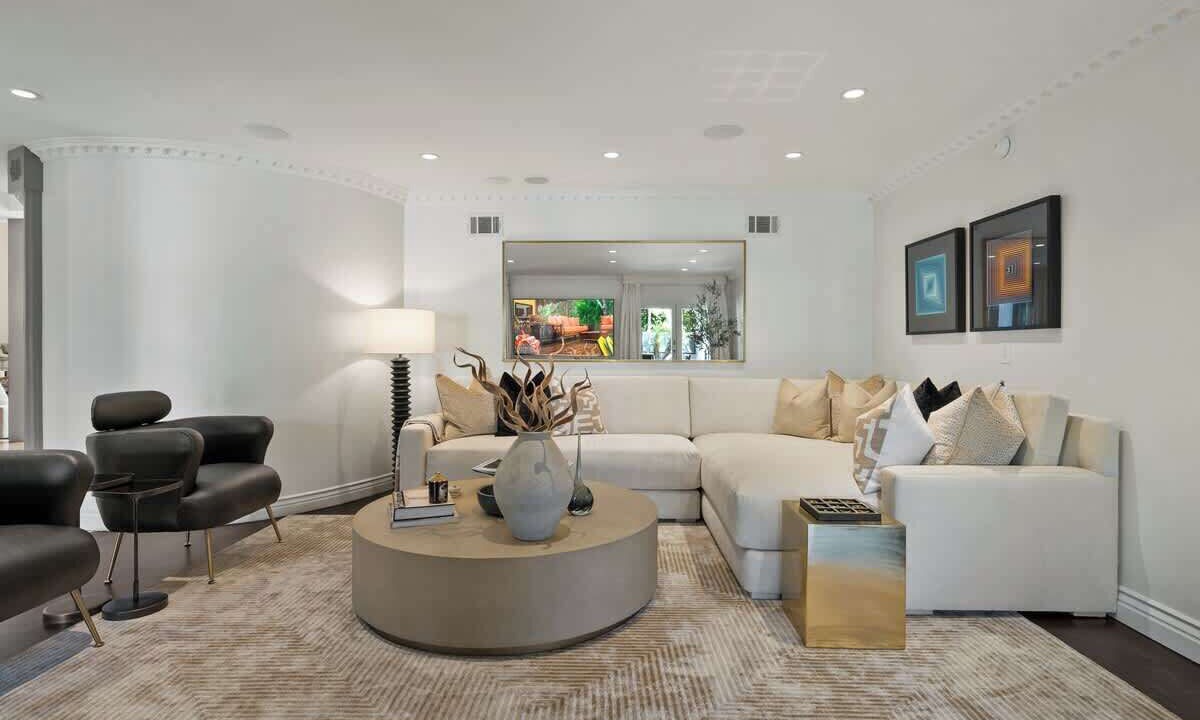 Photo of Livingroom in Hollywood Hills West