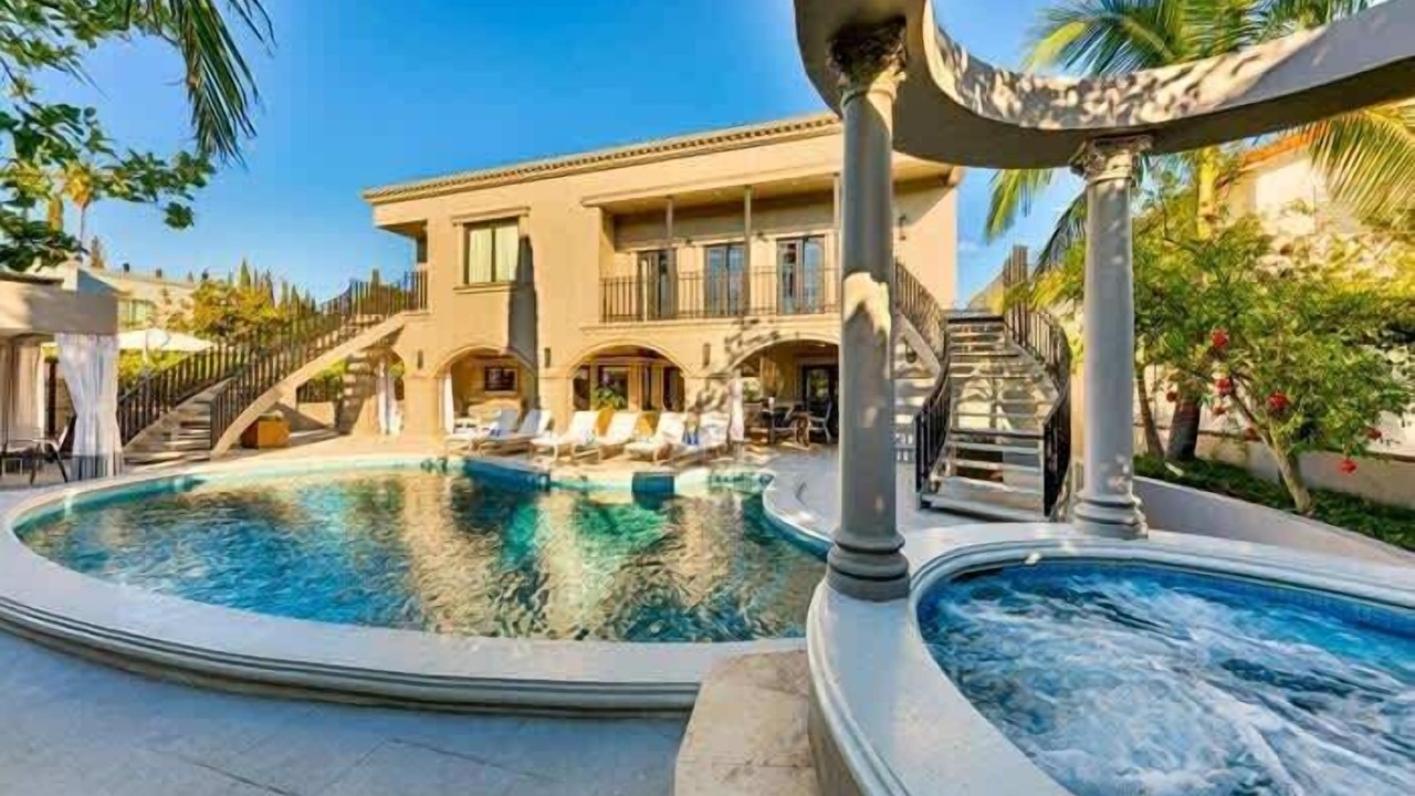 Photo of Outdoor in Hollywood Hills West