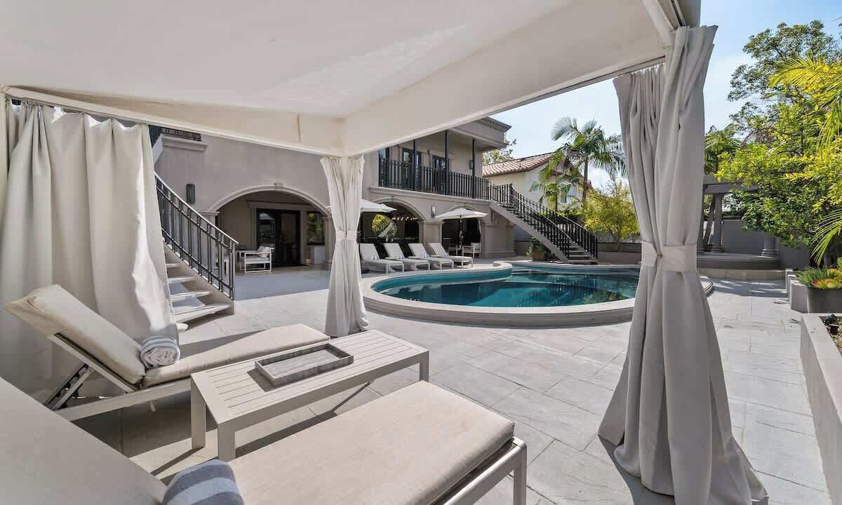 Photo of Outdoor in Hollywood Hills West