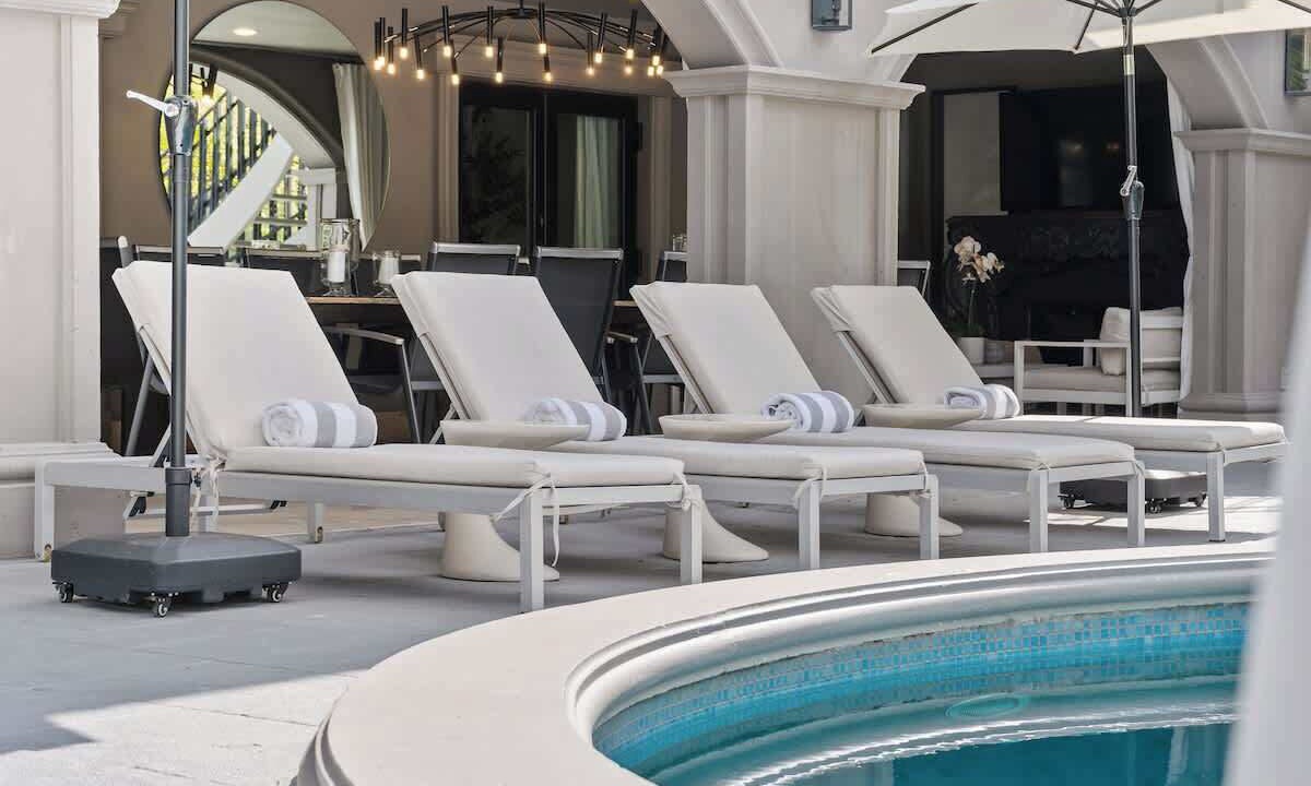 Photo of Outdoor in Hollywood Hills West