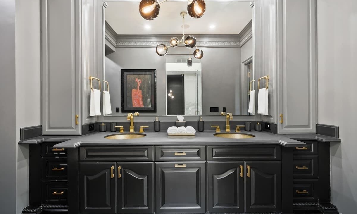 Photo of Bathroom in Hollywood Hills West