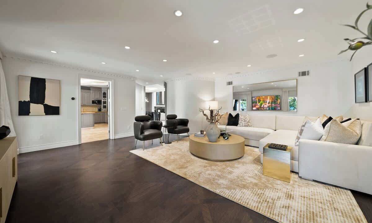 Photo of Livingroom in Hollywood Hills West