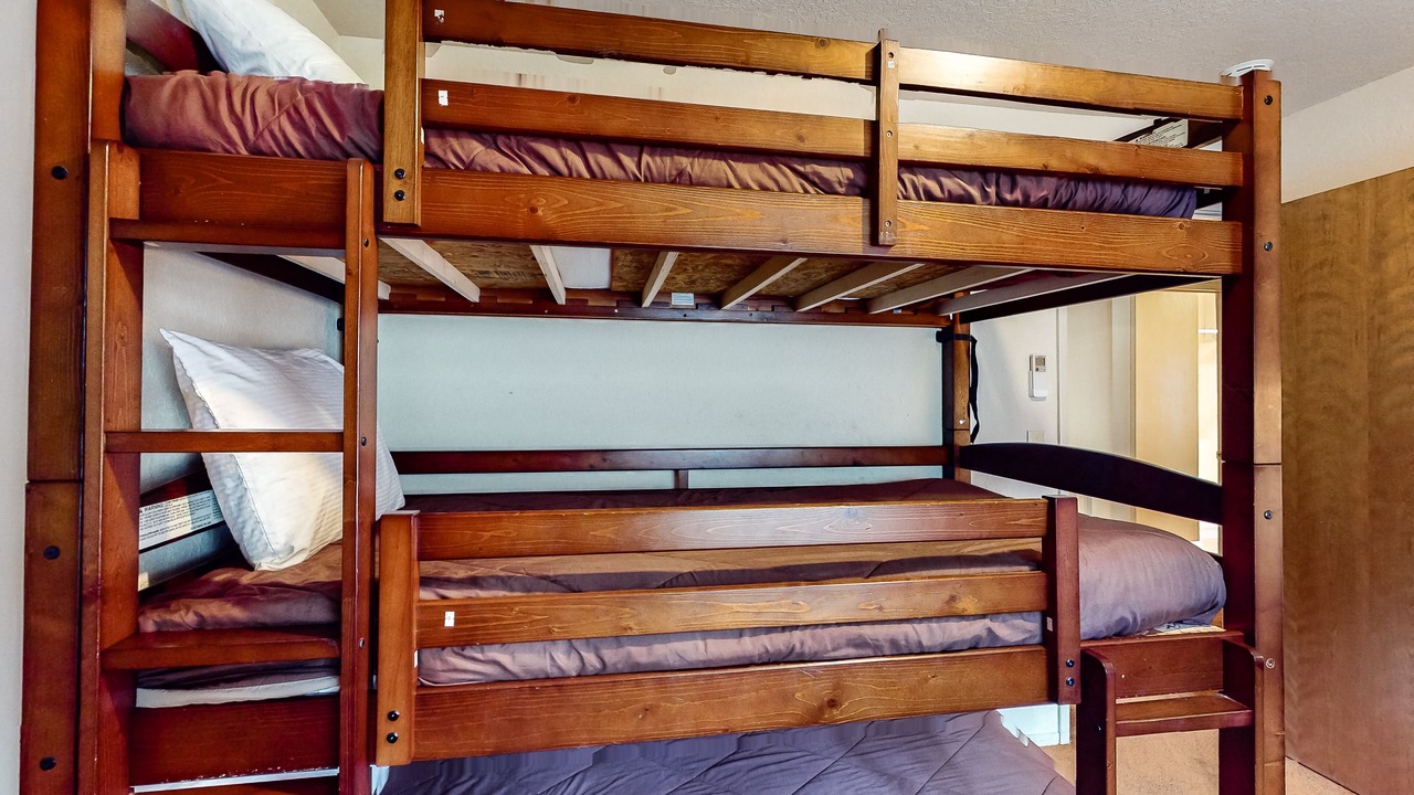 Photo of Bedroom in Groveland