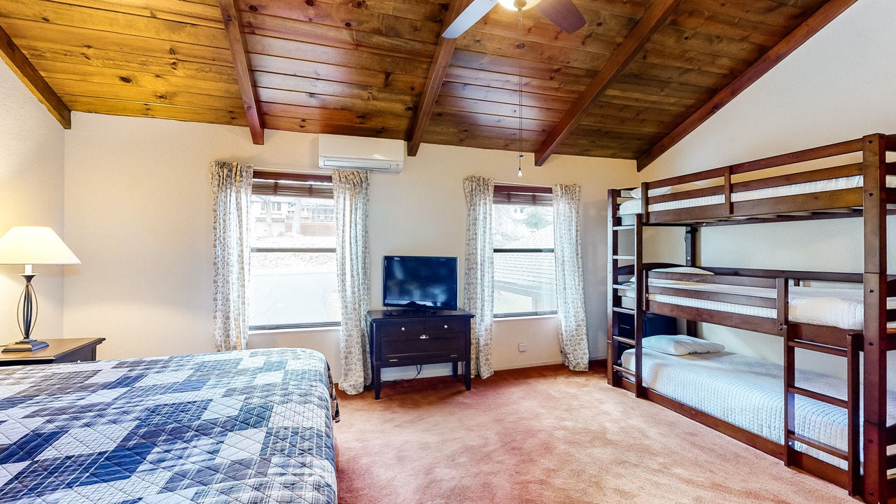 Photo of Bedroom in Groveland