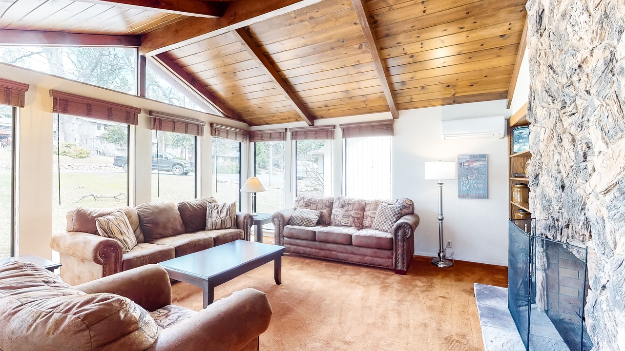 Photo of Livingroom in Groveland