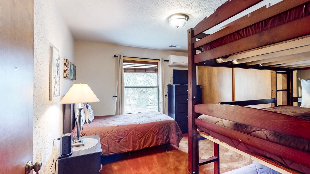 Photo of Bedroom in Groveland