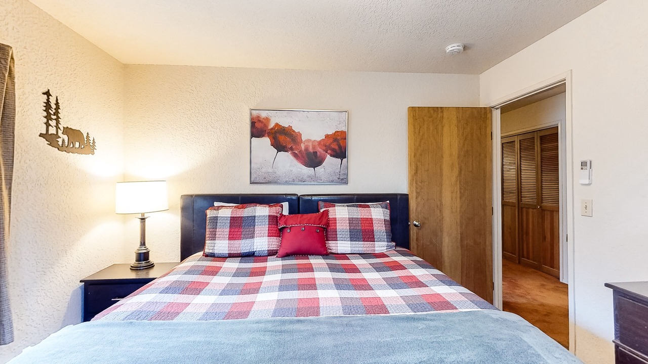 Photo of Bedroom in Groveland